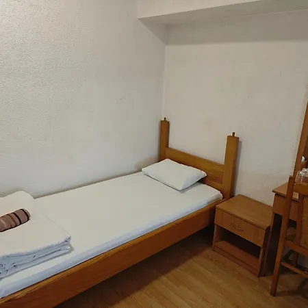 Motel Agron *
